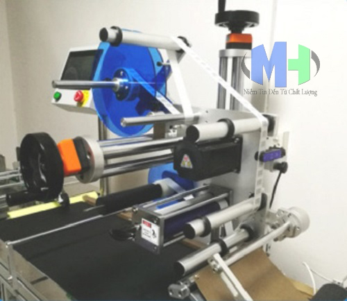 Máy dán nhãn mặt phẳng cấp túi tự động